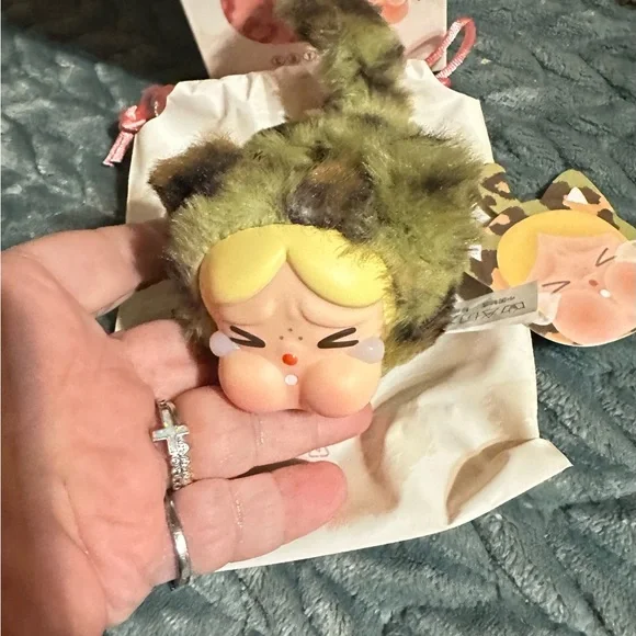 Cry Baby Wild But Cutie stuffed bag charm Animal - cameo cutie - Picture 2 of 7